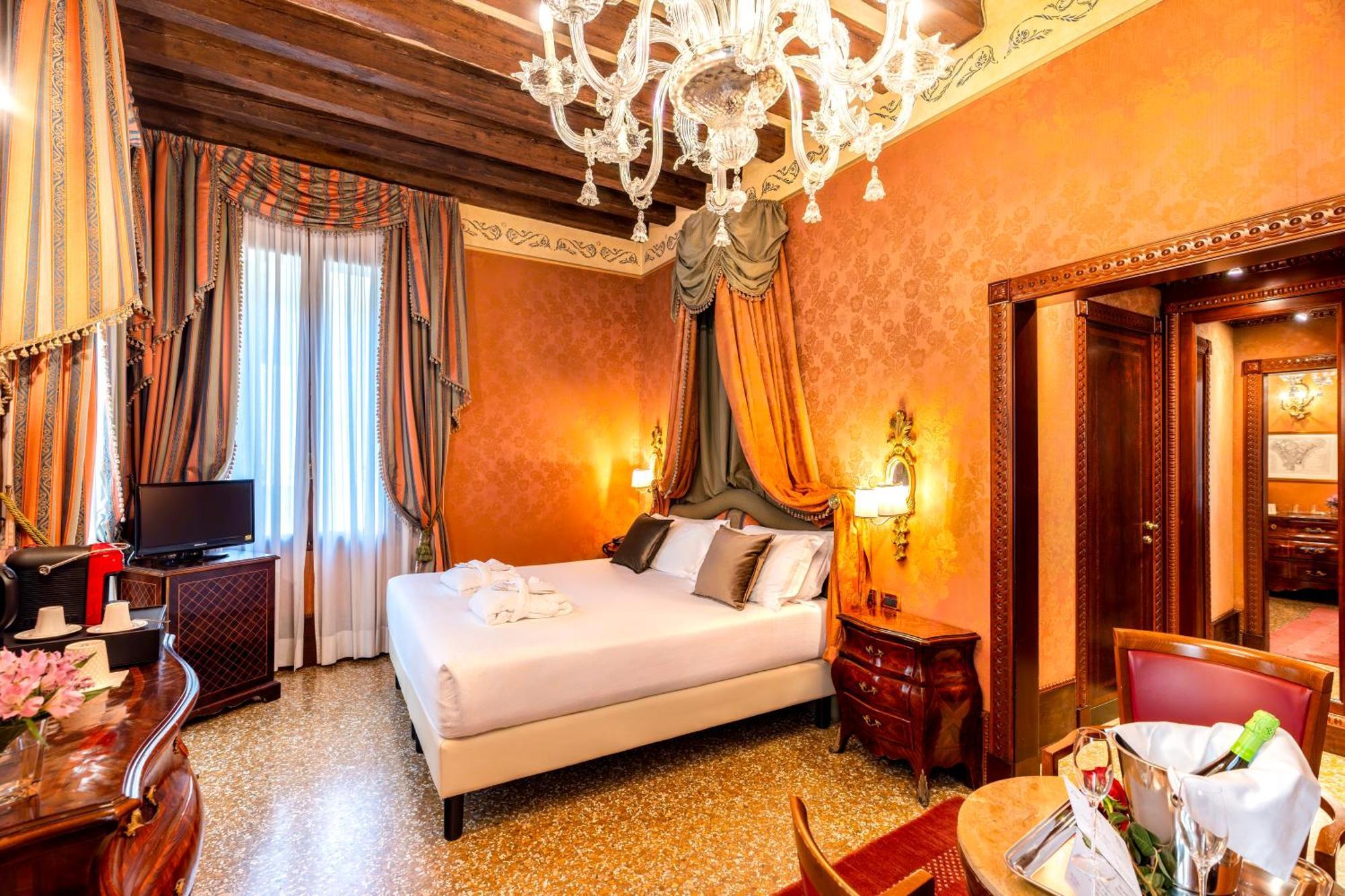 Hotel Al Ponte Dei Sospiri Venice Exterior photo